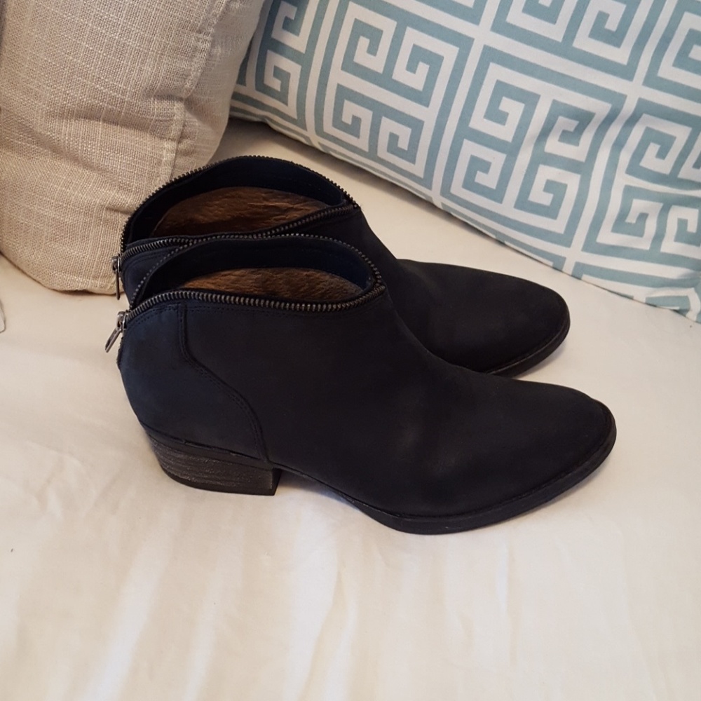Very Volatile black leather ankle boots